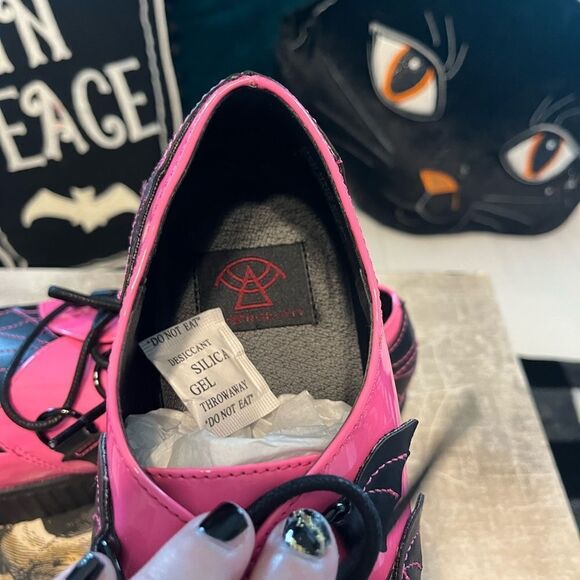 Strange Cvlt Hot Pink Patent Krypt Creepers NWT Size 9 Women’s - Picture 8 of 12